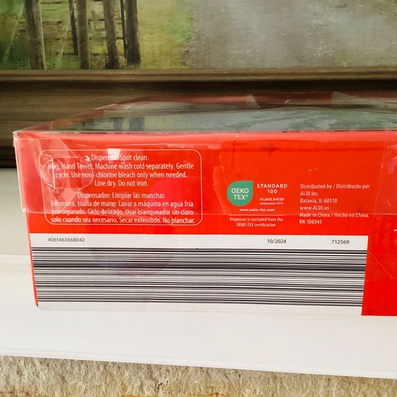 Merry Moments Holiday Bathroom Set 4pc Rug Towels Lotion Dispenser Christmas Dec - Picture 13 of 14